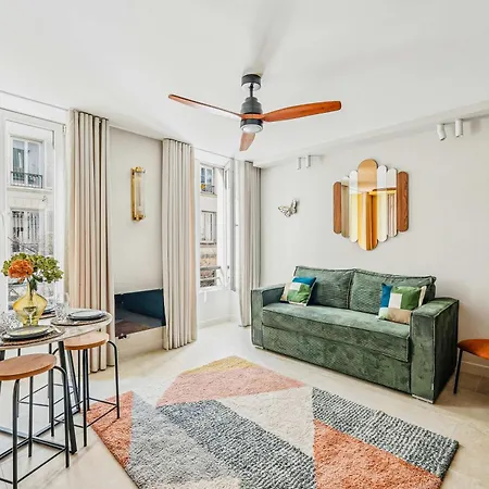 2bdr - 6p Le Marais Apartment
